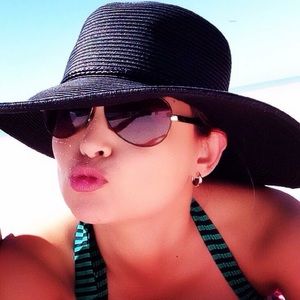 Meet your Posher, Gina